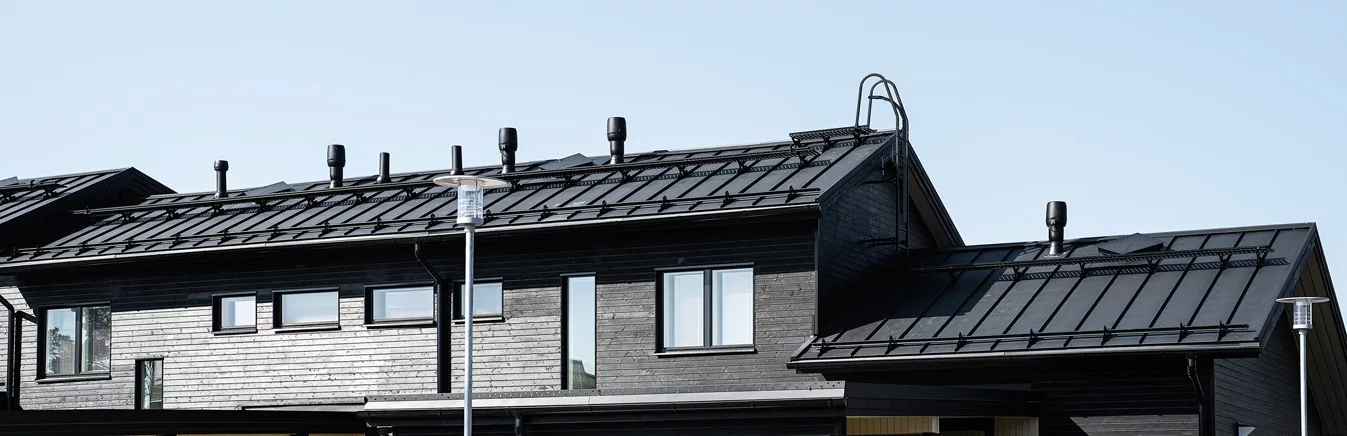 Kuva katosta jossa kattoturvatuotteita, sadevesijärjestelmiä